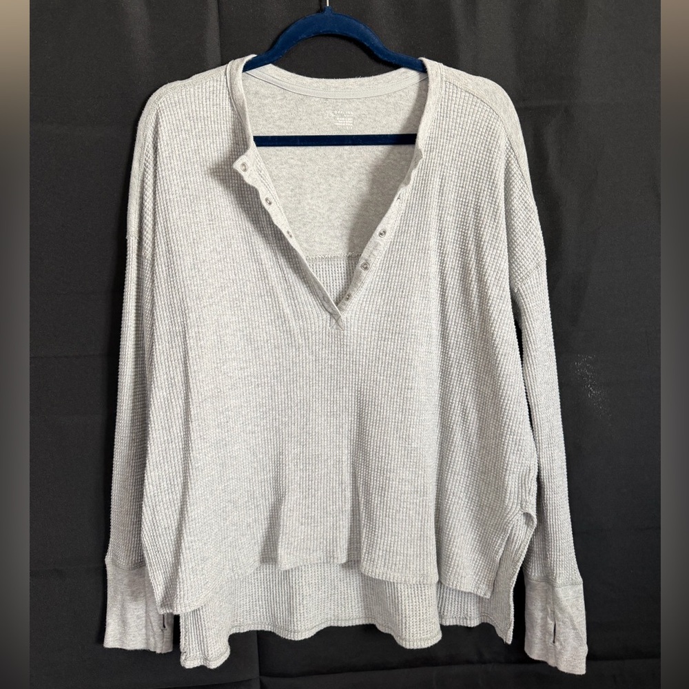 Elegant Women's Light Gray Long Sleeve Top